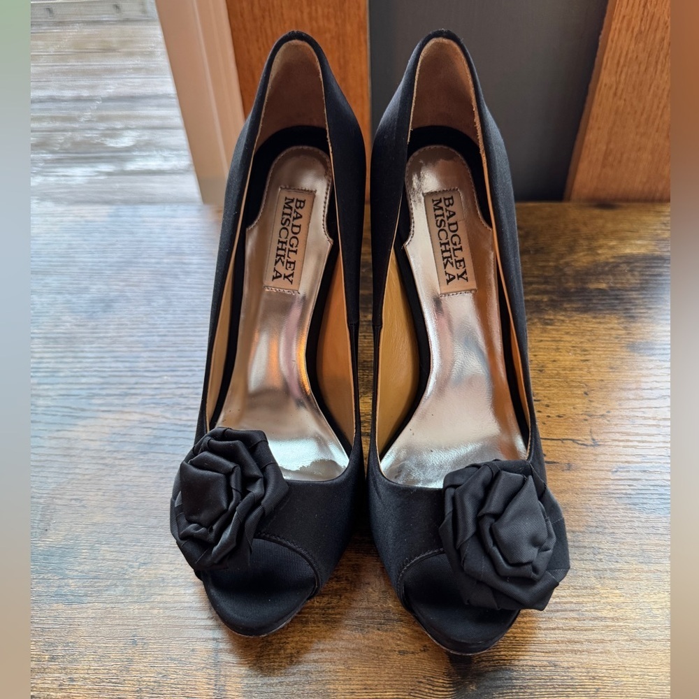 Badgley Mischka Frank Black Satin Rosette Peep Toe Heels
Size 6.5